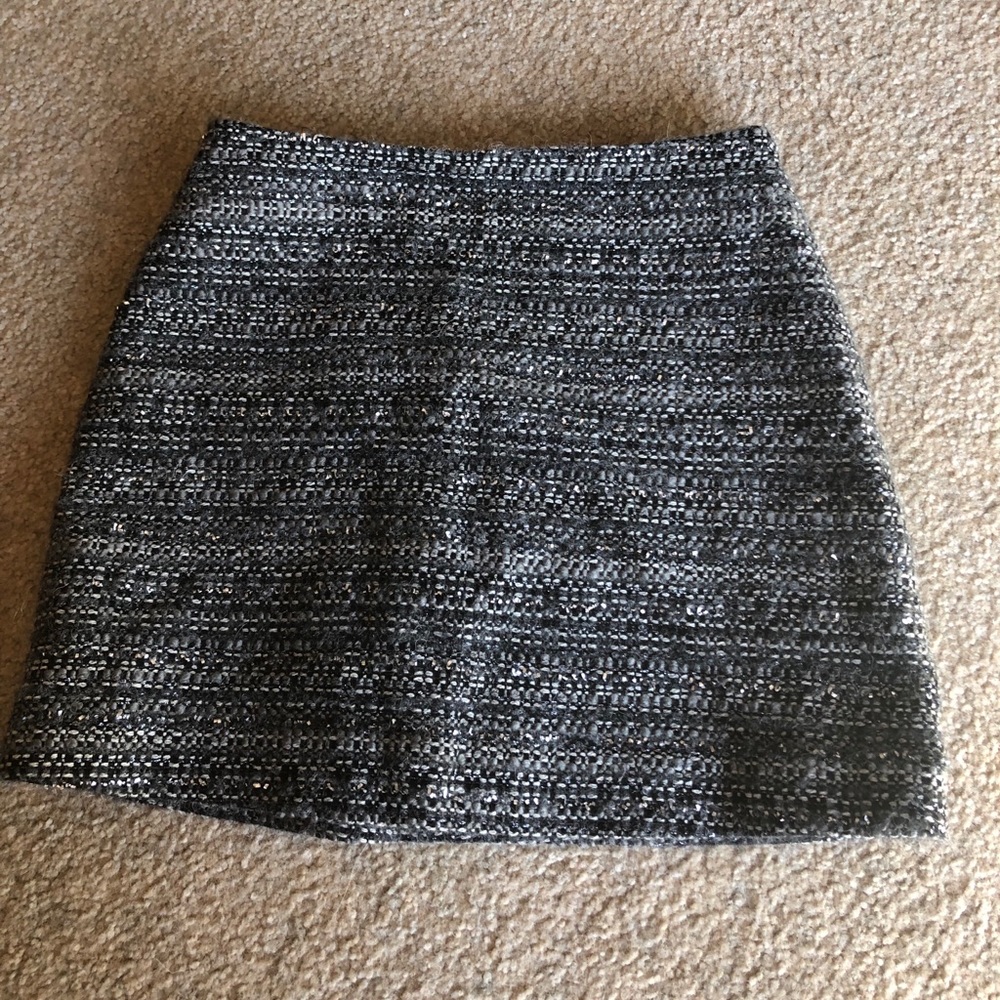 Tory Burch mini skirt 🤩